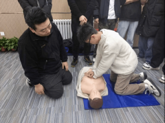 <b>本次培训聚焦心肺苏醒（CPR）取从动体外除颤器</b>